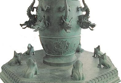 Chinese seismograph in bronze