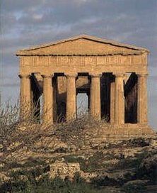 A Greek doric temple with pediment and columns, seen from the front