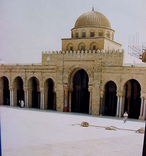 Kairouan mosque (ca. 800 AD): another Islamic mosque