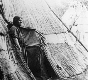 Nez Perce tipi covered with grass mats (from 1910)