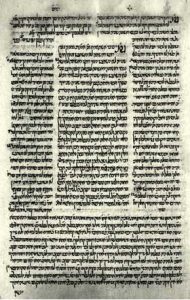 The Mishnah is at the top center, the Gemara is in the center of the page, Rashi is on the right, and other later commentators are on the left and bottom.